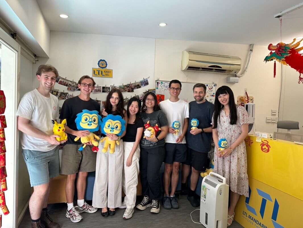 LTL Taipei || Friday Pics with Riona and Alin