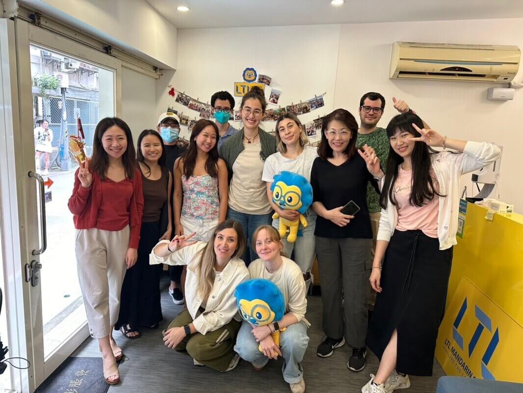 LTL Taipei || Group pic with staff and students